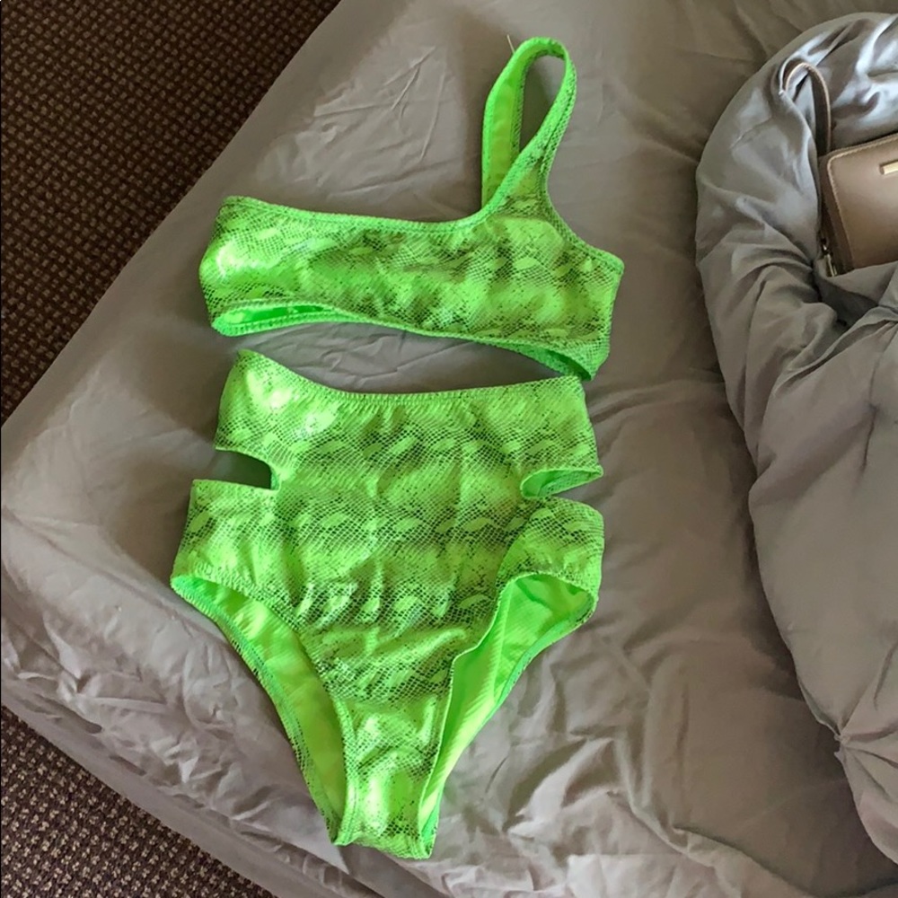 Iheartraves neon green set